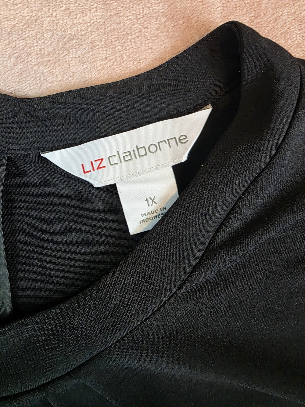 Liz Claiborne Black Pleated Cap-Sleeve Top - Picture 2 of 4